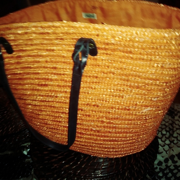 NEIMAN MARCUS ๐ BIG TOTE BAG๐ FABULOUS VINTAGE GIFT GIVING. ๐ - Picture 3 of 8